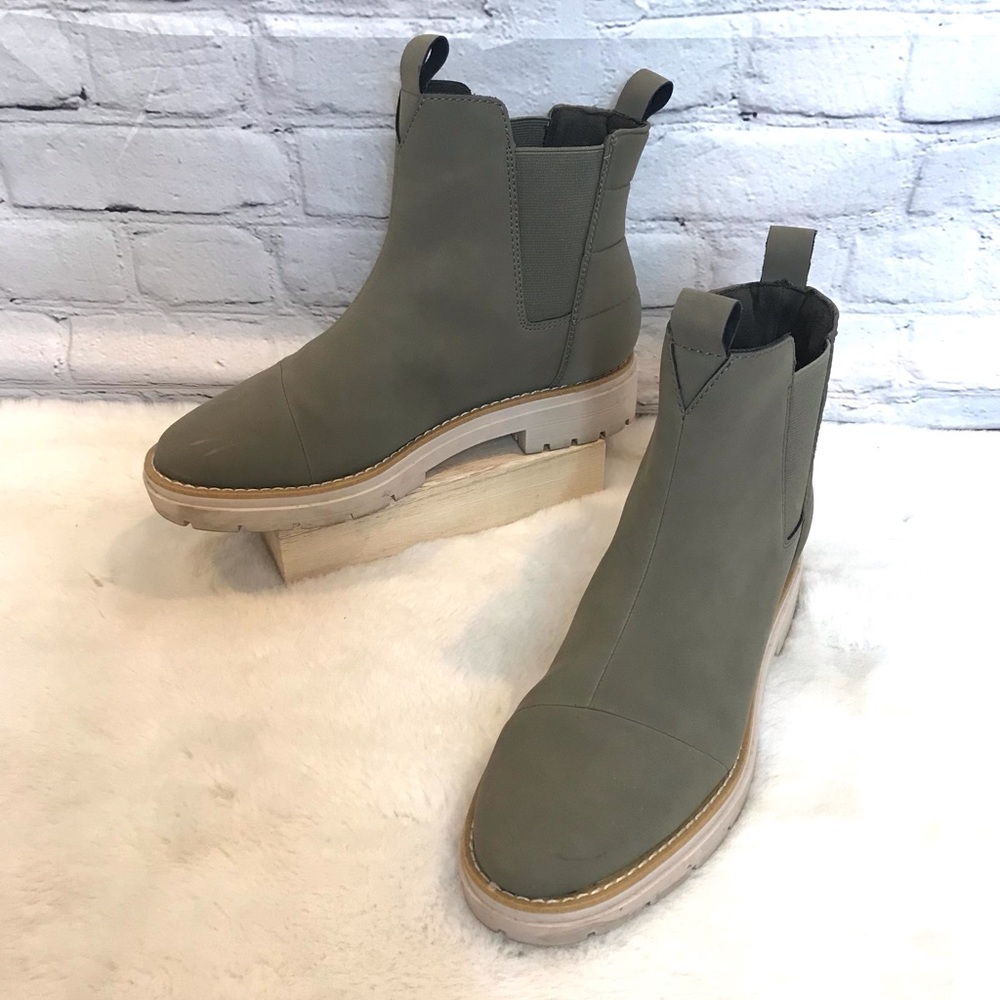 Toms Women's Skylar Chelsea Pull On Lug Boot Dark Green Size